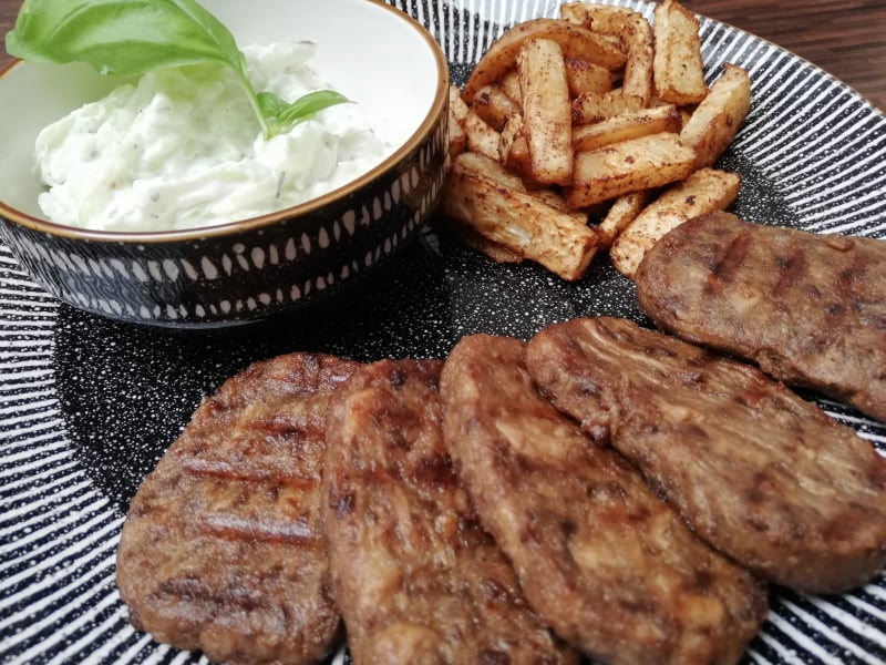 Vegan steak, Vegan řízek, Vegetarian steak, vegetarian řízek, celerovou hranolky, Tzatziky